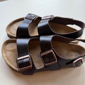 Birkenstock Milano Arizona with back strap in Milano dark brown soft footbed 39